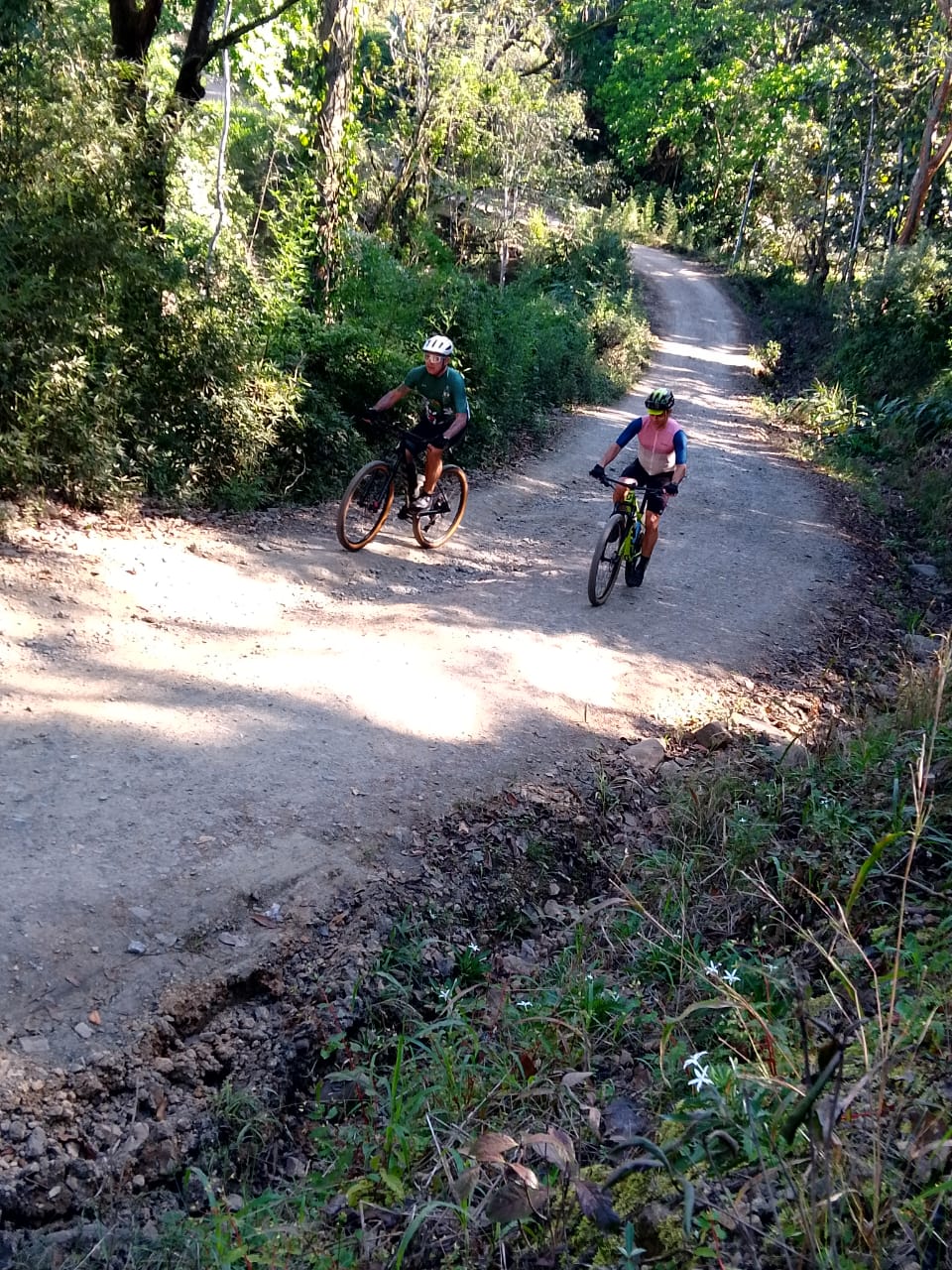 AcostaMTB — pareja de ciclistas