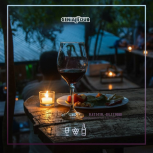 Copa de vino artesanal al atardecer