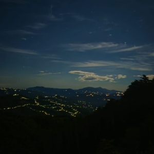 Luces del valle vistas desde Cabañas Macondo de noche