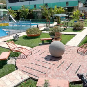 Áreas de descanso del parque acuático