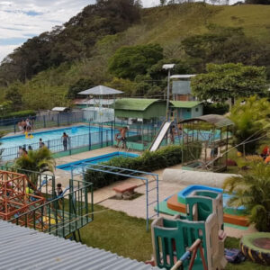 Piscinas y toboganes