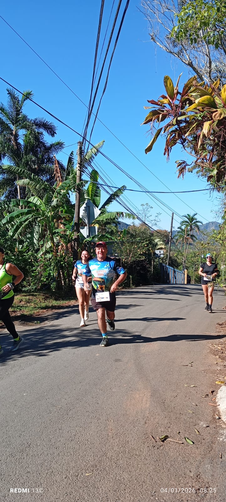 AcostaRUN 2da Edición — Corredor en ruta con palmeras