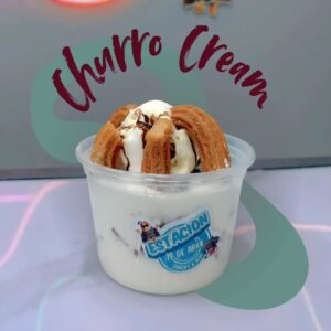 Churro Cream: helado con churros y salsa de chocolate