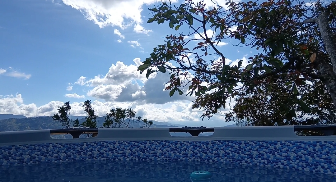 Piscina con vista a las montañas de Acosta