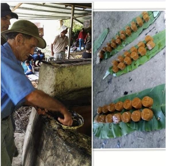 Trapichada tradicional con dulces de caña sobre hojas de plátano