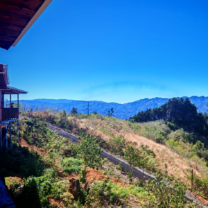Vista panorámica a las montañas desde la cabaña